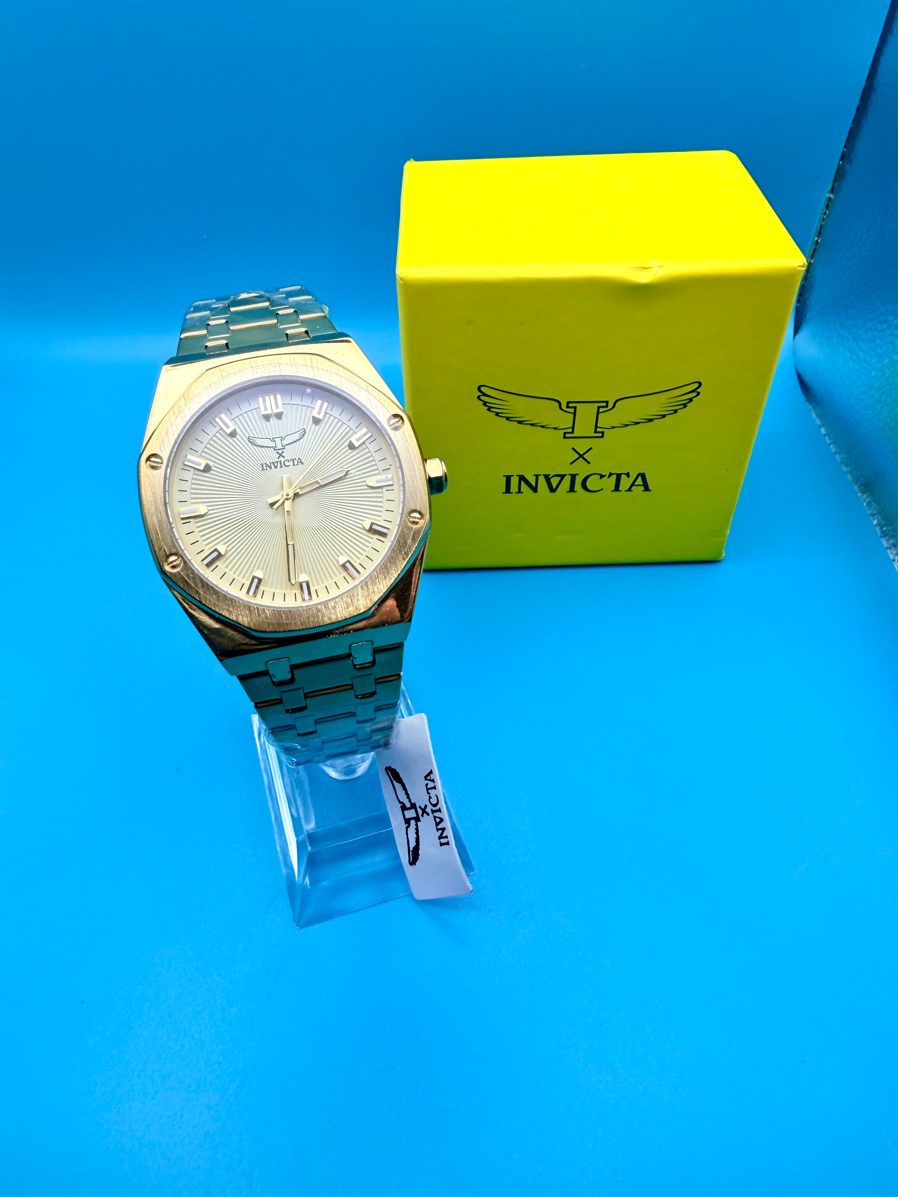 Consignment: Invicta Gold Tone Integrated Bracelet