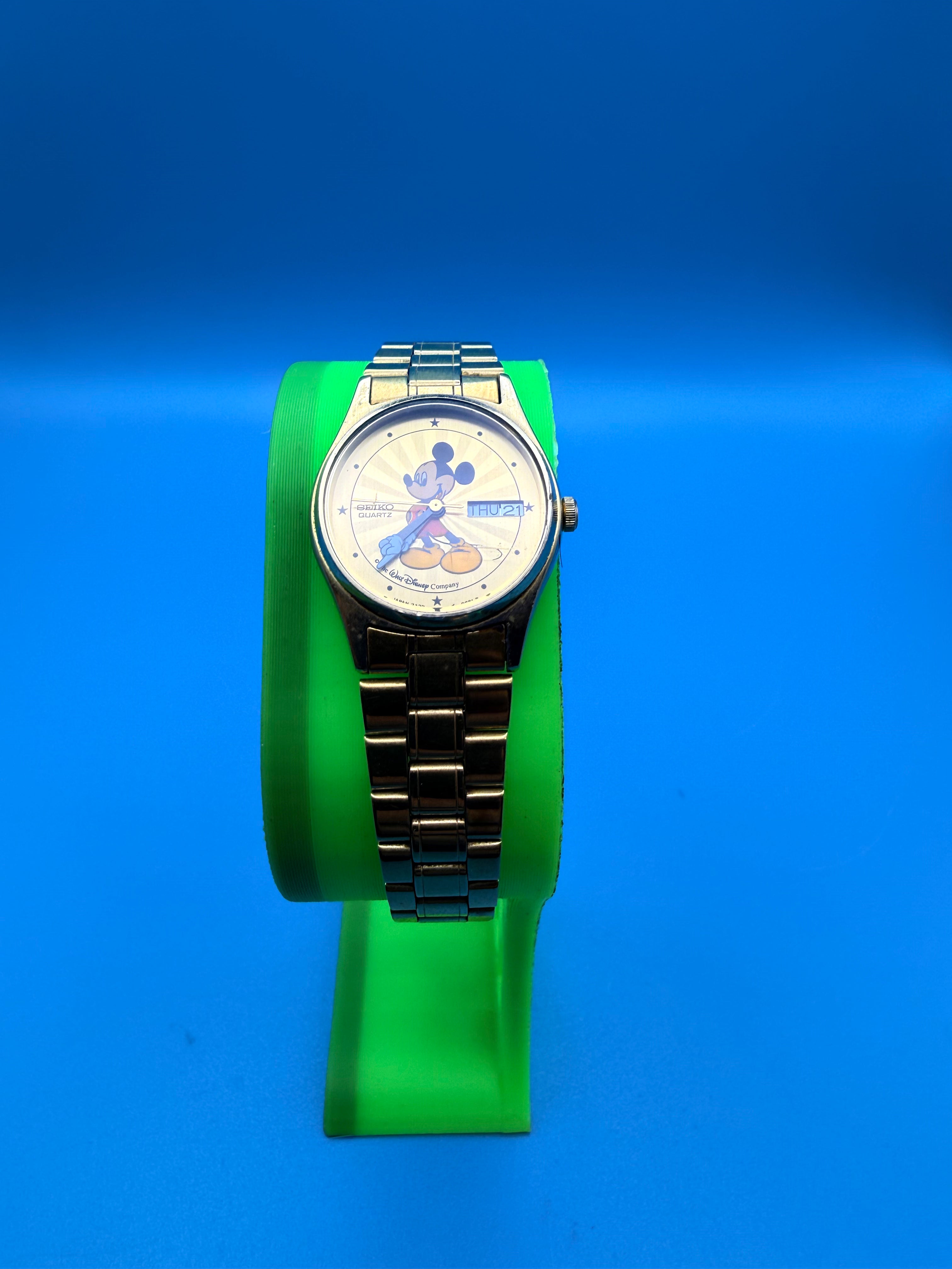Consignment: Ladies Seiko Mickey 26mm Vintage!
